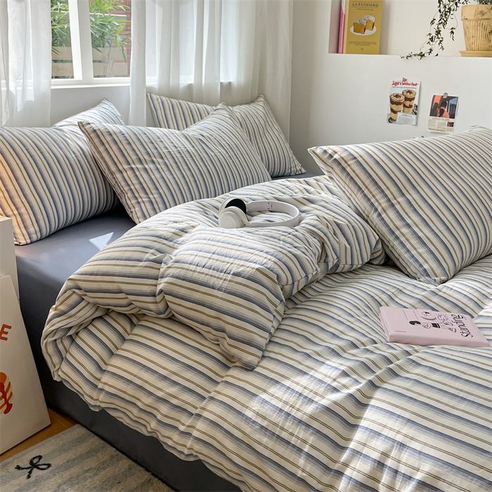 91家纺网 家纺一手货源 找家纺 盛秋家纺 2025新款亲肤格子水洗棉条纹格子四件套【简约风】灰苏条+蓝灰