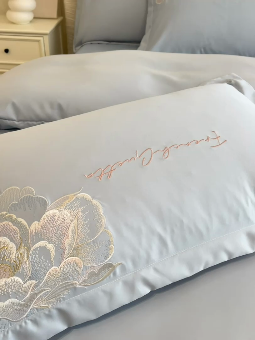 91家纺网 家纺一手货源 找家纺 菲儿家纺2025新款水洗真丝四件套-如梦 天水蓝