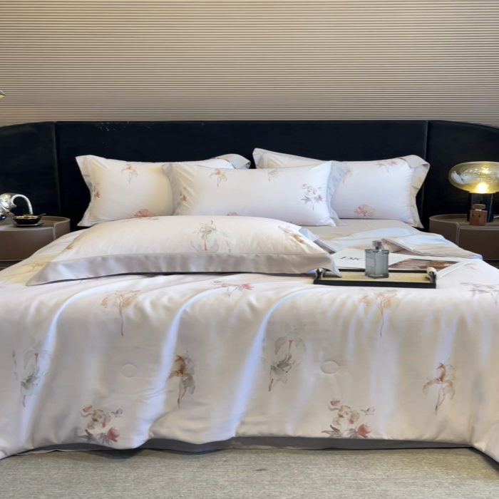 91家纺网 家纺一手货源 找家纺 2025春夏新款简奢款嵌绳莱赛尔数码印花夏被四件套单夏被床笠床单款 遥花