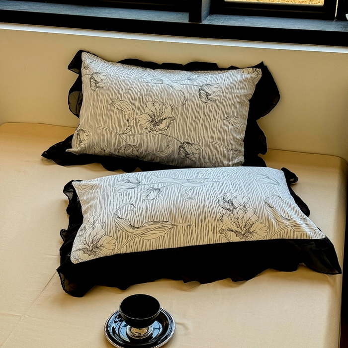 91家纺网 家纺一手货源 找家纺 宅家居 2025新款爆款轻法式赫本风复古印花13372纯棉四件套韩式黑色花边40支全棉三件套 夏荷