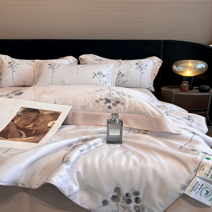 91家纺网 家纺一手货源 找家纺 2025春夏新款简奢款嵌绳莱赛尔数码印花夏被四件套单夏被床笠床单款 浮光落影