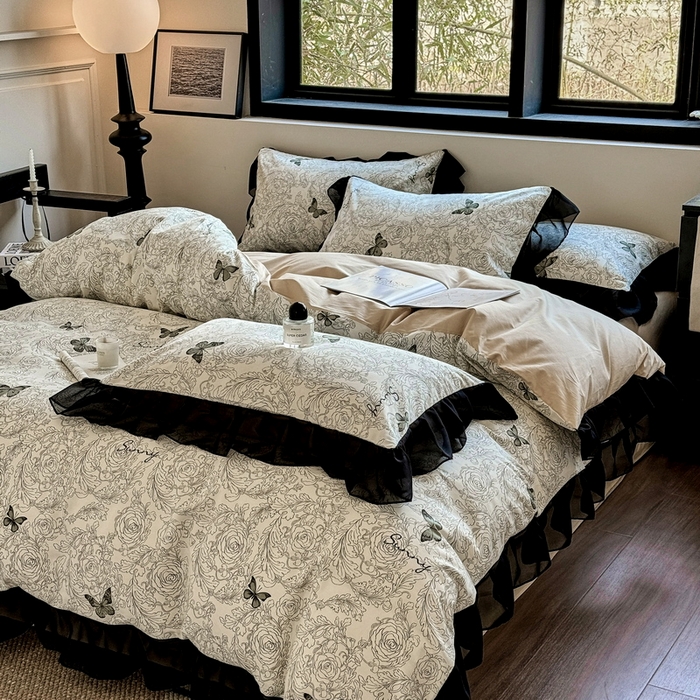 91家纺网 家纺一手货源 找家纺 宅家居 2025新款爆款轻法式赫本风复古印花13372纯棉四件套韩式黑色花边40支全棉三件套 蝶舞