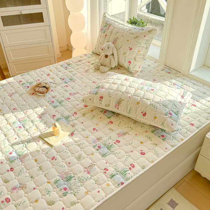 91家纺网 家纺一手货源 找家纺 鸣升家纺 2025新款全棉印花床垫 精灵小兔