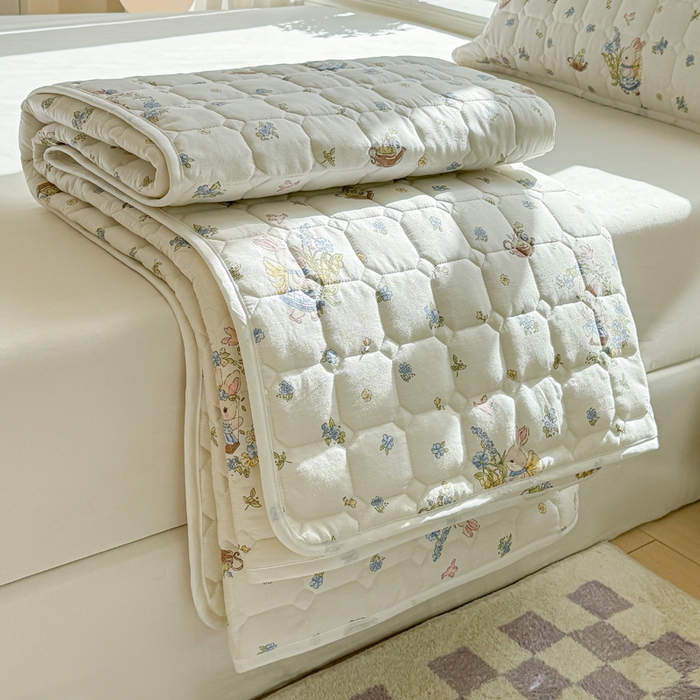 91家纺网 家纺一手货源 找家纺 鸣升家纺 2025新款全棉印花床垫 春日小兔