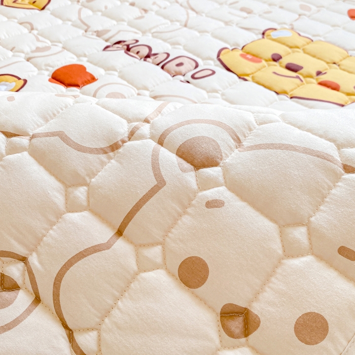 91家纺网 家纺一手货源 找家纺 鸣升家纺 2025新款全棉印花床垫 欢乐萌熊