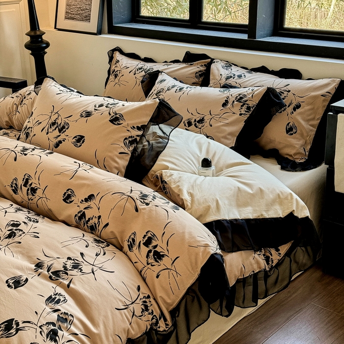 91家纺网 家纺一手货源 找家纺 宅家居 2025新款爆款轻法式赫本风复古印花13372纯棉四件套韩式黑色花边40支全棉三件套 晚乔