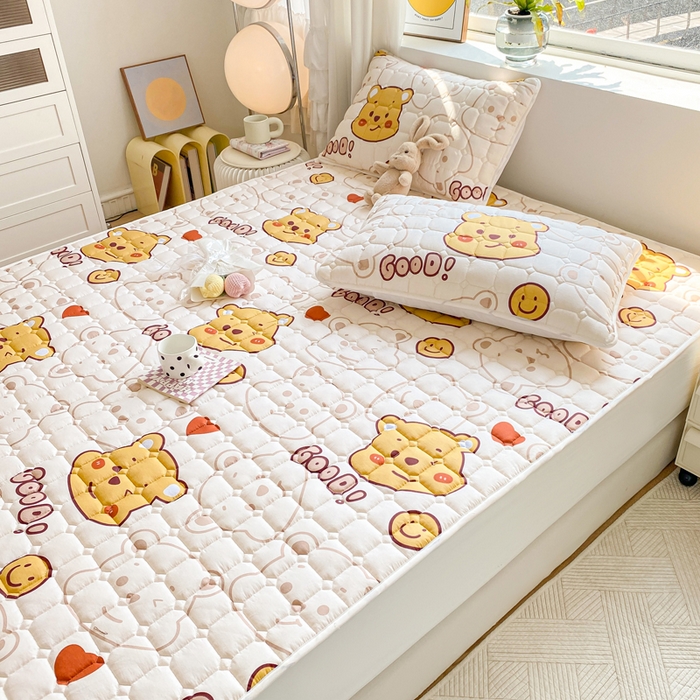 91家纺网 家纺一手货源 找家纺 鸣升家纺 2025新款全棉印花床垫 欢乐萌熊