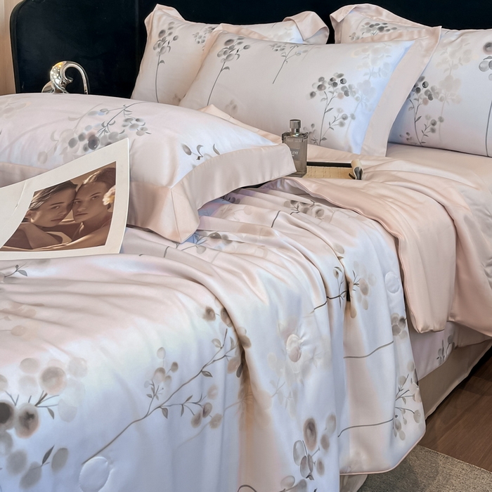 91家纺网 家纺一手货源 找家纺 2025春夏新款简奢款嵌绳莱赛尔数码印花夏被四件套单夏被床笠床单款 浮光落影