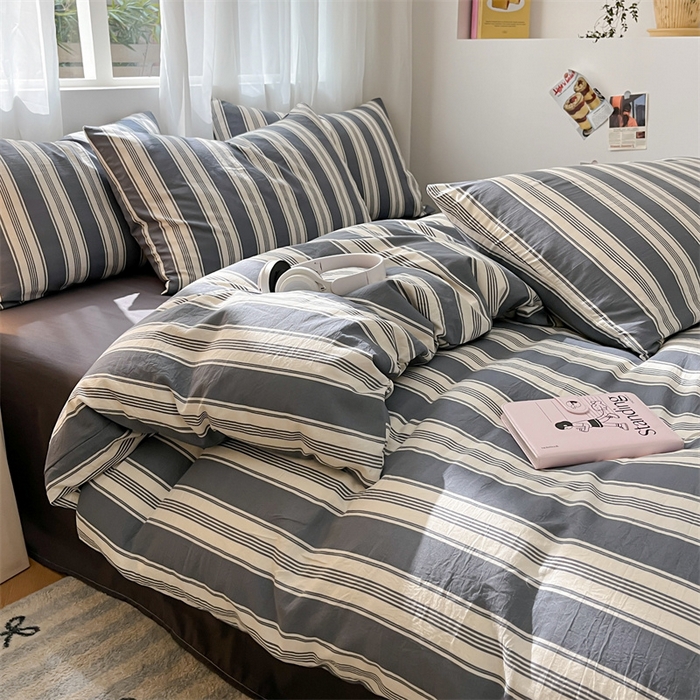 91家纺网 家纺一手货源 找家纺 盛秋家纺 2025新款亲肤格子水洗棉条纹格子四件套【简约风】黑灰中条+高级灰