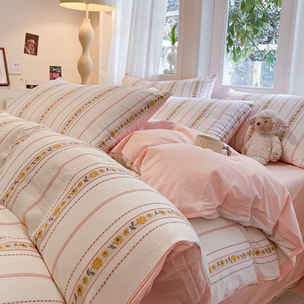 91家纺网 家纺一手货源 找家纺 （总）莱茵家居 2025春夏新款A类田园风小碎花色织钩花全棉四件套-沐阳系列