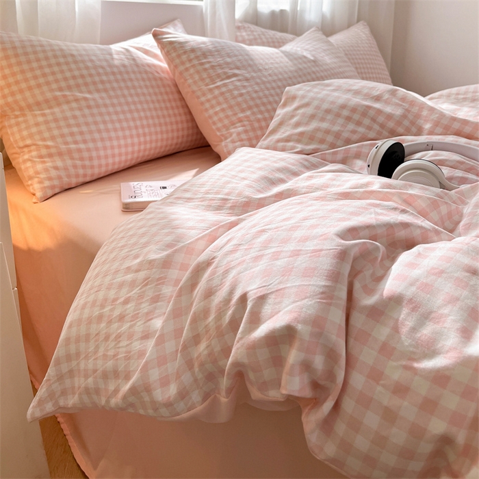 91家纺网 家纺一手货源 找家纺 盛秋家纺 2025新款亲肤格子水洗棉条纹格子四件套【简约风】粉小格+奶油粉