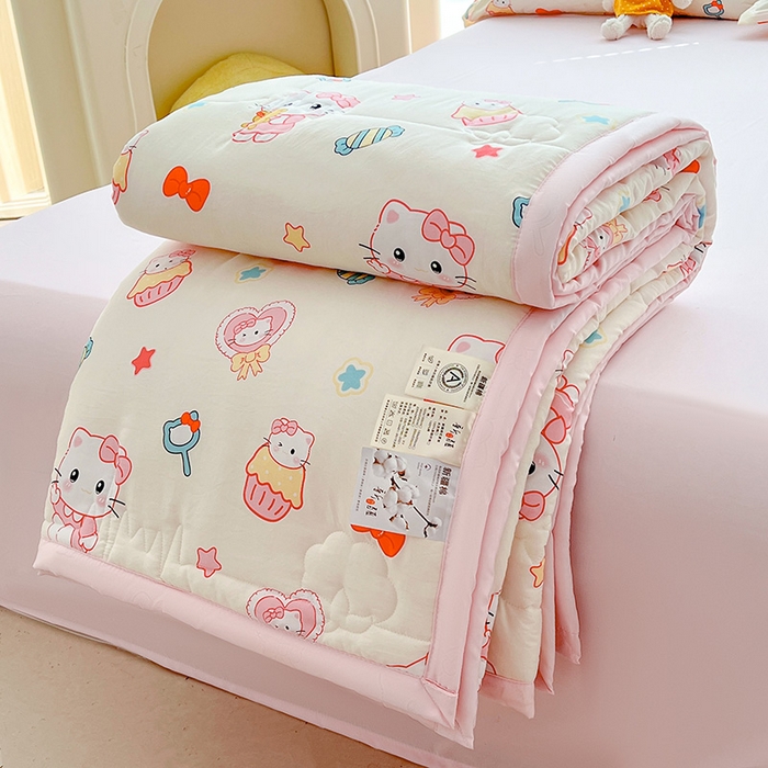 91家纺网 家纺一手货源 找家纺  2025新款A类新疆棉花夏凉被加宽包边水洗棉卡通印花吸湿透气棉花夏被空调被 凌香 蛋糕猫
