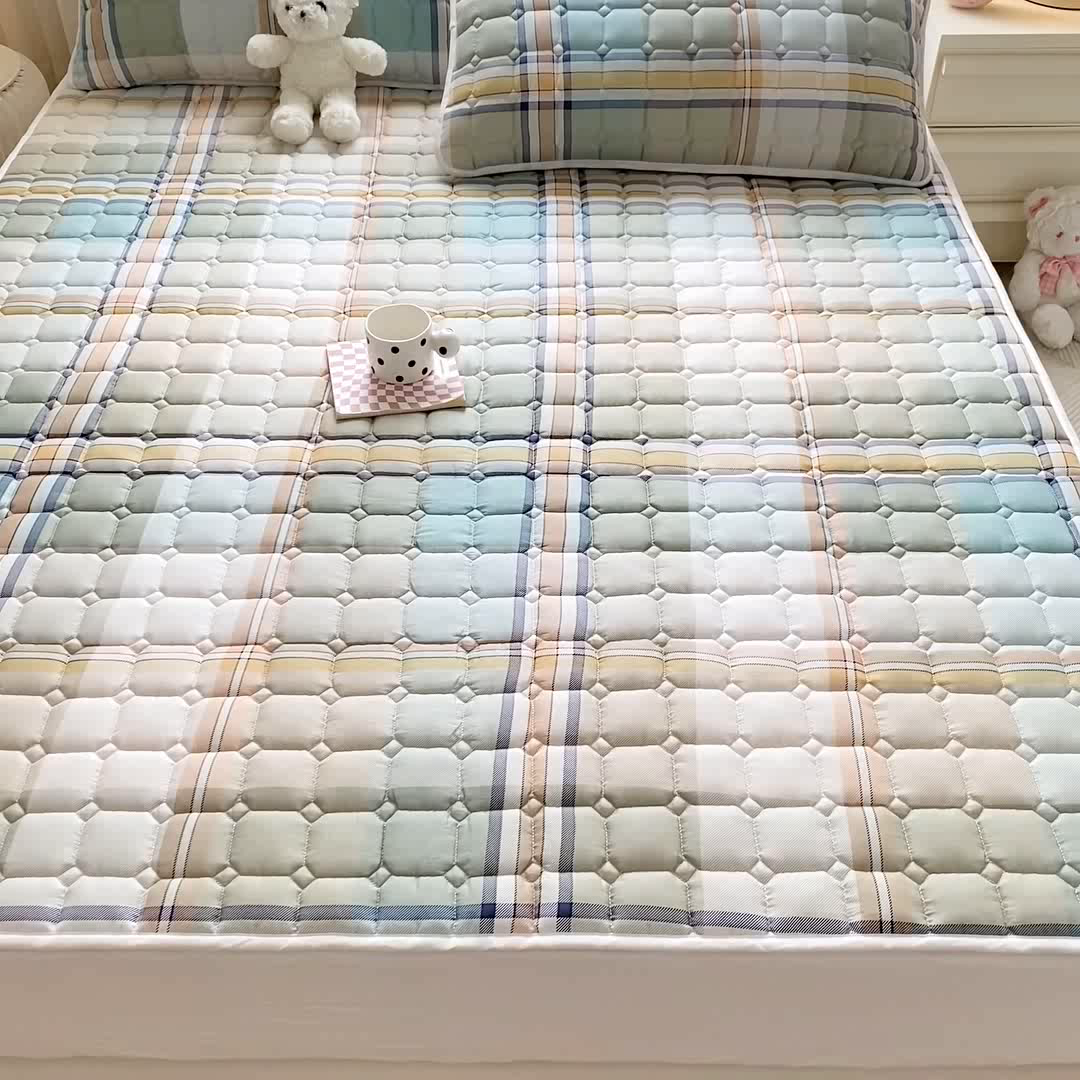 91家纺网 家纺一手货源 找家纺 鸣升家纺 2025新款全棉印花床垫 卡卢奥-绿