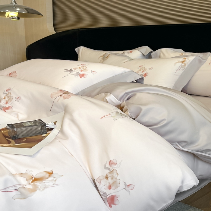 91家纺网 家纺一手货源 找家纺 2025春夏新款简奢款嵌绳莱赛尔数码印花四件套单夏被床笠床单款 遥花