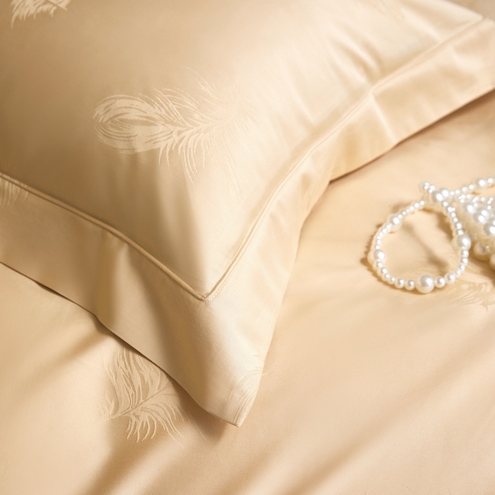 91家纺网 家纺一手货源 找家纺 淳绵家居 2025新款50*50S长绒棉贡缎提花手工立体埋绳工艺四件套（礼盒包装）飘羽（香槟金）