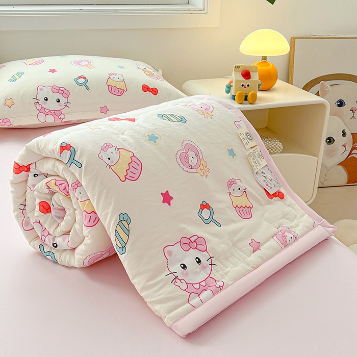 91家纺网 家纺一手货源 找家纺  2025新款A类新疆棉花夏凉被加宽包边水洗棉卡通印花吸湿透气棉花夏被空调被 凌香 蛋糕猫
