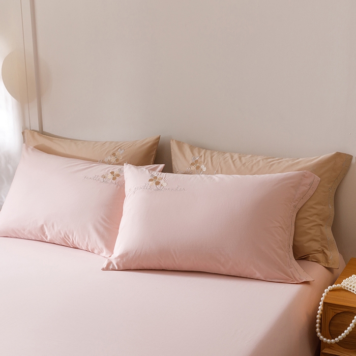 91家纺网 家纺一手货源 找家纺 艾莱家纺 2025新款A类水洗棉加厚绣花四件套-栀夏 栀夏-草莓奶粉