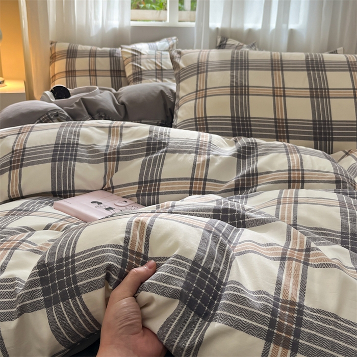 91家纺网 家纺一手货源 找家纺 盛秋家纺 2025新款亲肤格子水洗棉条纹格子四件套【简约风】瑞克+中灰