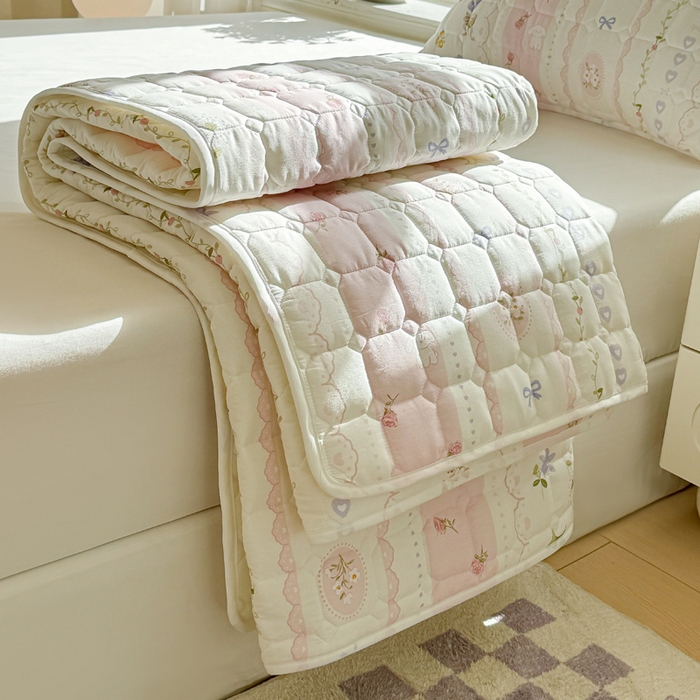 91家纺网 家纺一手货源 找家纺 鸣升家纺 2025新款全棉印花床垫 花朵兔兔