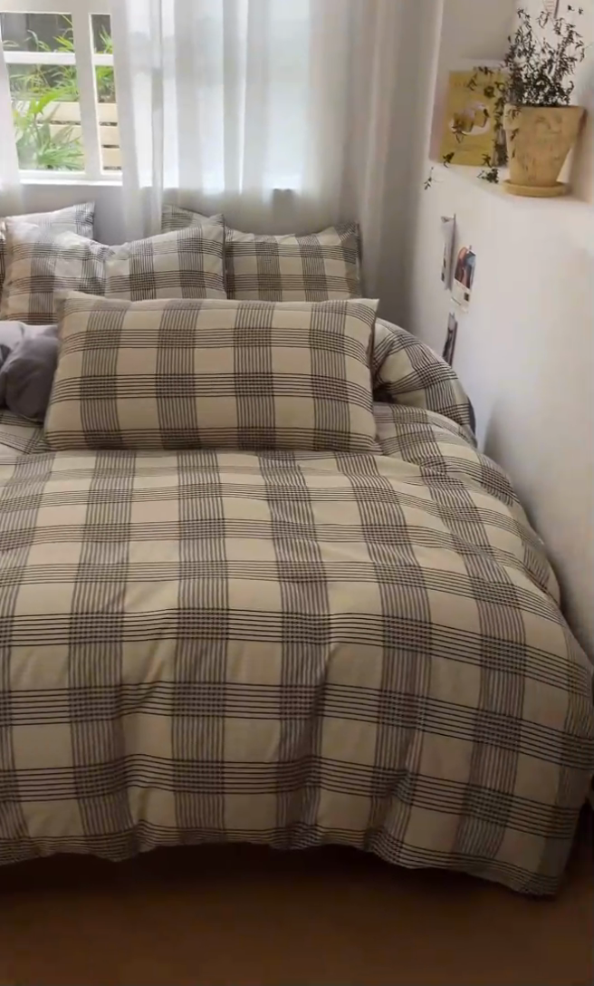 91家纺网 家纺一手货源 找家纺 盛秋家纺 2025新款亲肤格子水洗棉条纹格子四件套【简约风】罗格+中灰