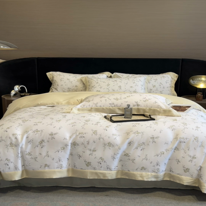 91家纺网 家纺一手货源 找家纺 2025春夏新款简奢款嵌绳莱赛尔数码印花四件套单夏被床笠床单款 漫语佳人 米