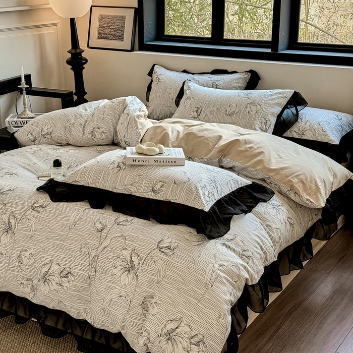 91家纺网 家纺一手货源 找家纺 宅家居 2025新款爆款轻法式赫本风复古印花13372纯棉四件套韩式黑色花边40支全棉三件套 夏荷