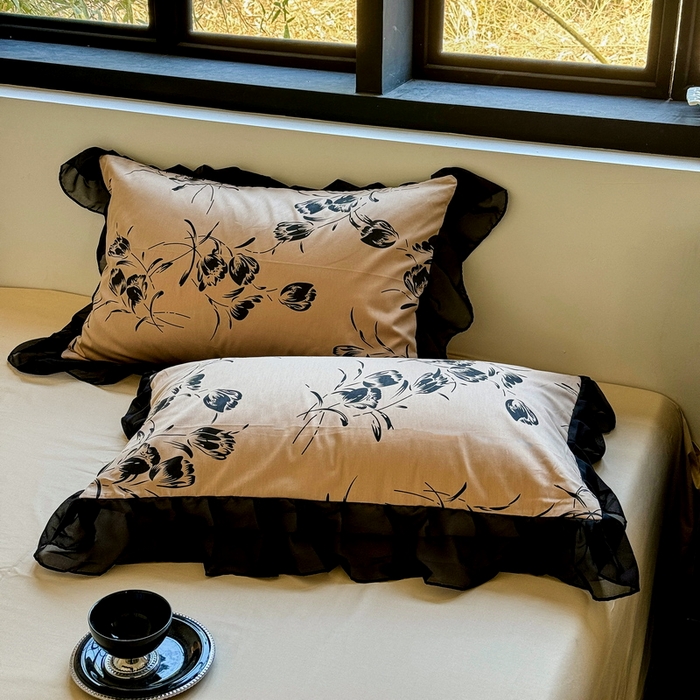 91家纺网 家纺一手货源 找家纺 宅家居 2025新款爆款轻法式赫本风复古印花13372纯棉四件套韩式黑色花边40支全棉三件套 晚乔