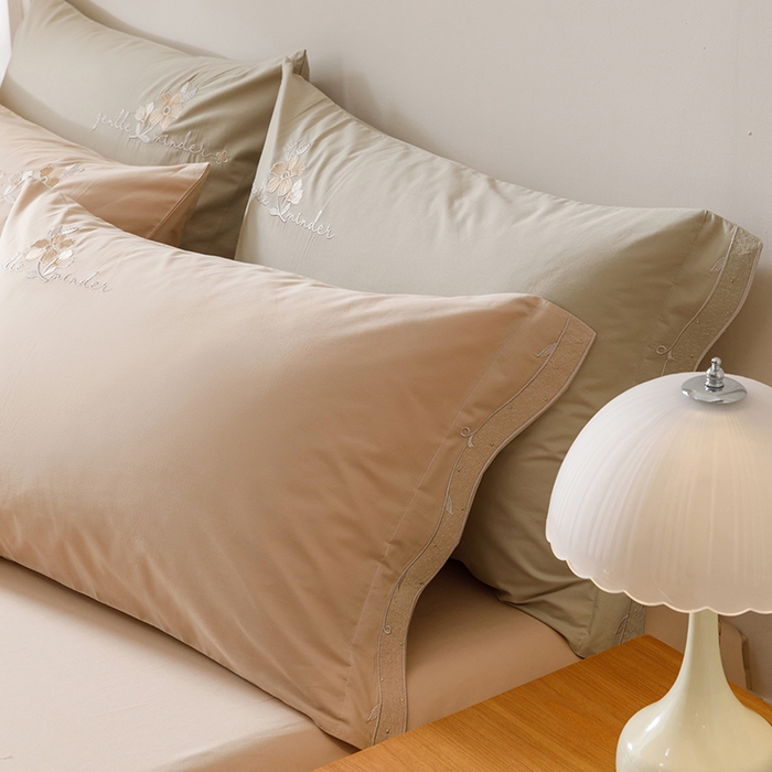 91家纺网 家纺一手货源 找家纺 艾莱家纺 2025新款A类水洗棉加厚绣花四件套-栀夏 栀夏-格林棕