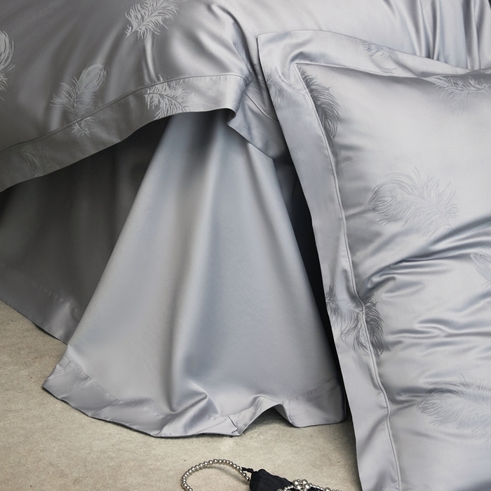 91家纺网 家纺一手货源 找家纺 淳绵家居 2025新款50*50S长绒棉贡缎提花手工立体埋绳工艺四件套（礼盒包装）飘羽（高级灰）