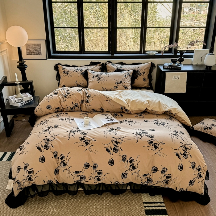 91家纺网 家纺一手货源 找家纺 宅家居 2025新款爆款轻法式赫本风复古印花13372纯棉四件套韩式黑色花边40支全棉三件套 晚乔