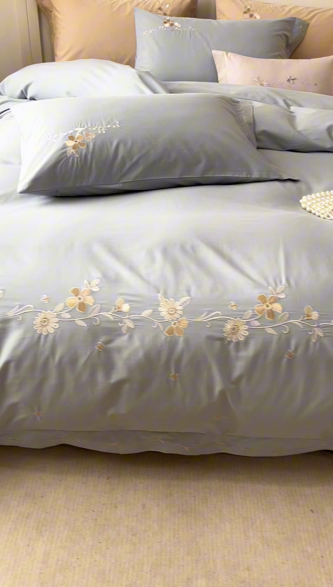 91家纺网 家纺一手货源 找家纺 艾莱家纺 2025新款A类水洗棉加厚绣花四件套-栀夏 栀夏-银蓝