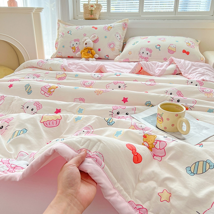 91家纺网 家纺一手货源 找家纺  2025新款A类新疆棉花夏凉被加宽包边水洗棉卡通印花吸湿透气棉花夏被空调被 凌香 蛋糕猫