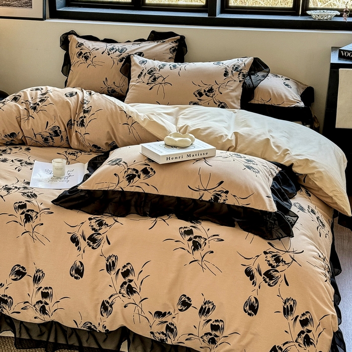 91家纺网 家纺一手货源 找家纺 宅家居 2025新款爆款轻法式赫本风复古印花13372纯棉四件套韩式黑色花边40支全棉三件套 晚乔