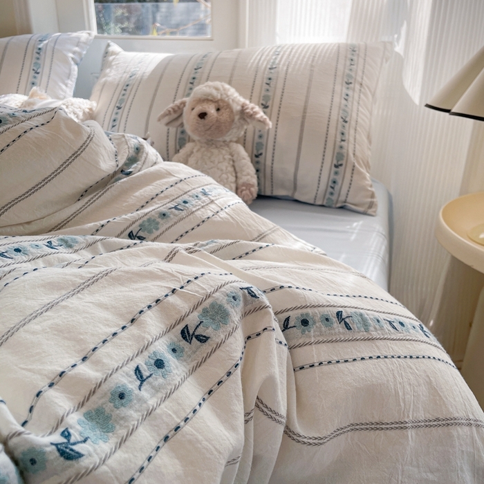 91家纺网 家纺一手货源 找家纺 （总）莱茵家居 2025春夏新款A类田园风小碎花色织钩花全棉四件套-沐阳系列