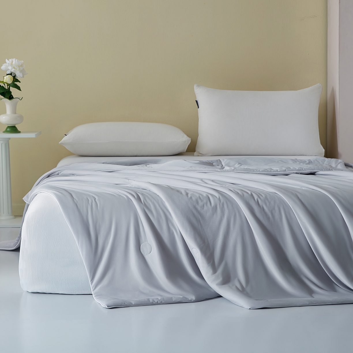 91家纺网 家纺一手货源 找家纺 梦恬佳 2025新款A类凉感丝夏凉被 绅士灰