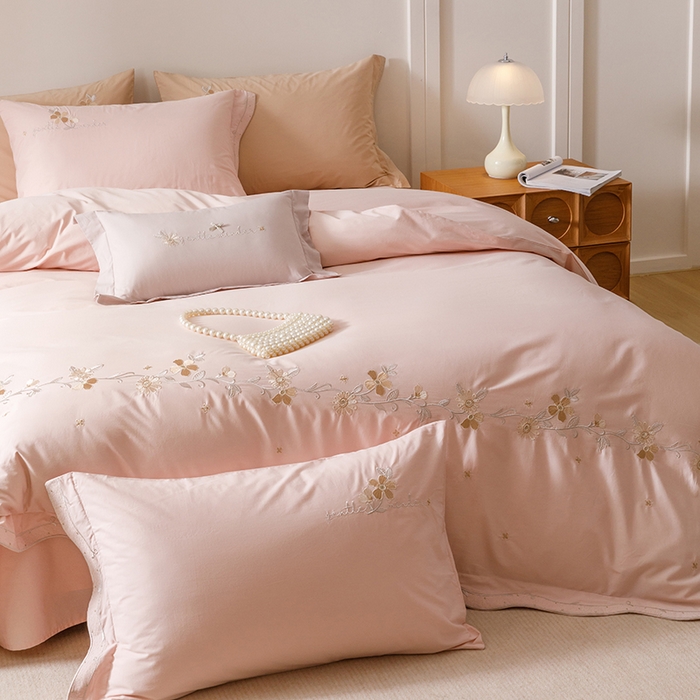 91家纺网 家纺一手货源 找家纺 （总）艾莱家纺 2025新款A类水洗棉加厚绣花四件套-栀夏