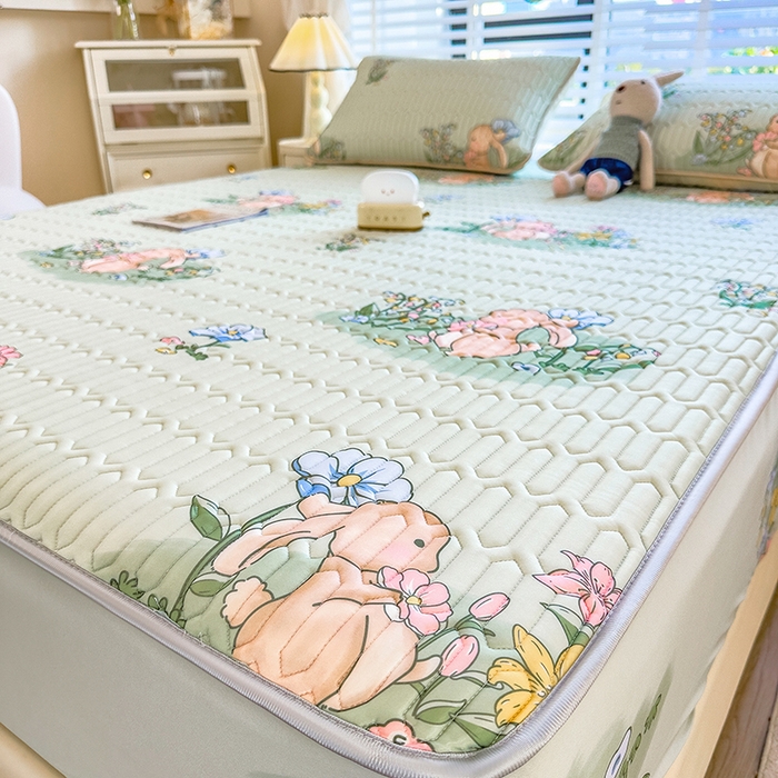 91家纺网 家纺一手货源 找家纺 世纪绒品 2026新款印花卡通床笠款乳胶凉席 花园兔