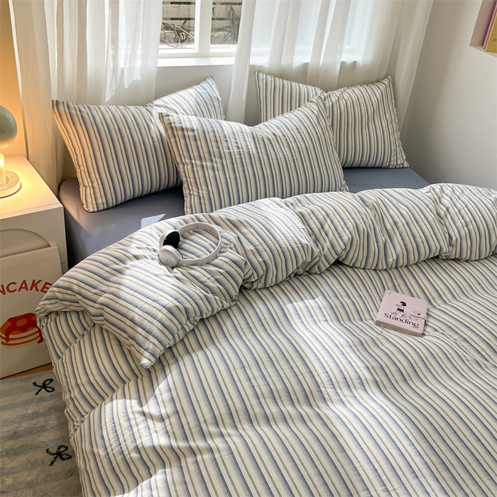 91家纺网 家纺一手货源 找家纺 盛秋家纺 2025新款亲肤格子水洗棉条纹格子四件套【简约风】灰苏条+蓝灰