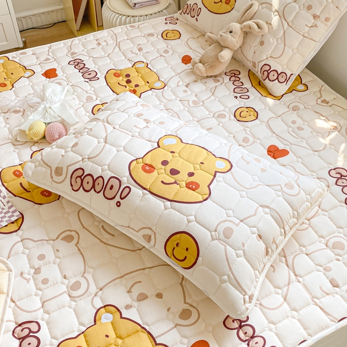 91家纺网 家纺一手货源 找家纺 鸣升家纺 2025新款全棉印花床垫 欢乐萌熊