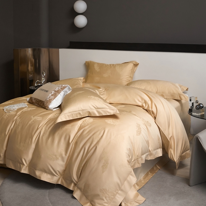 91家纺网 家纺一手货源 找家纺 淳绵家居 2025新款50*50S长绒棉贡缎提花手工立体埋绳工艺四件套（礼盒包装）飘羽（香槟金）