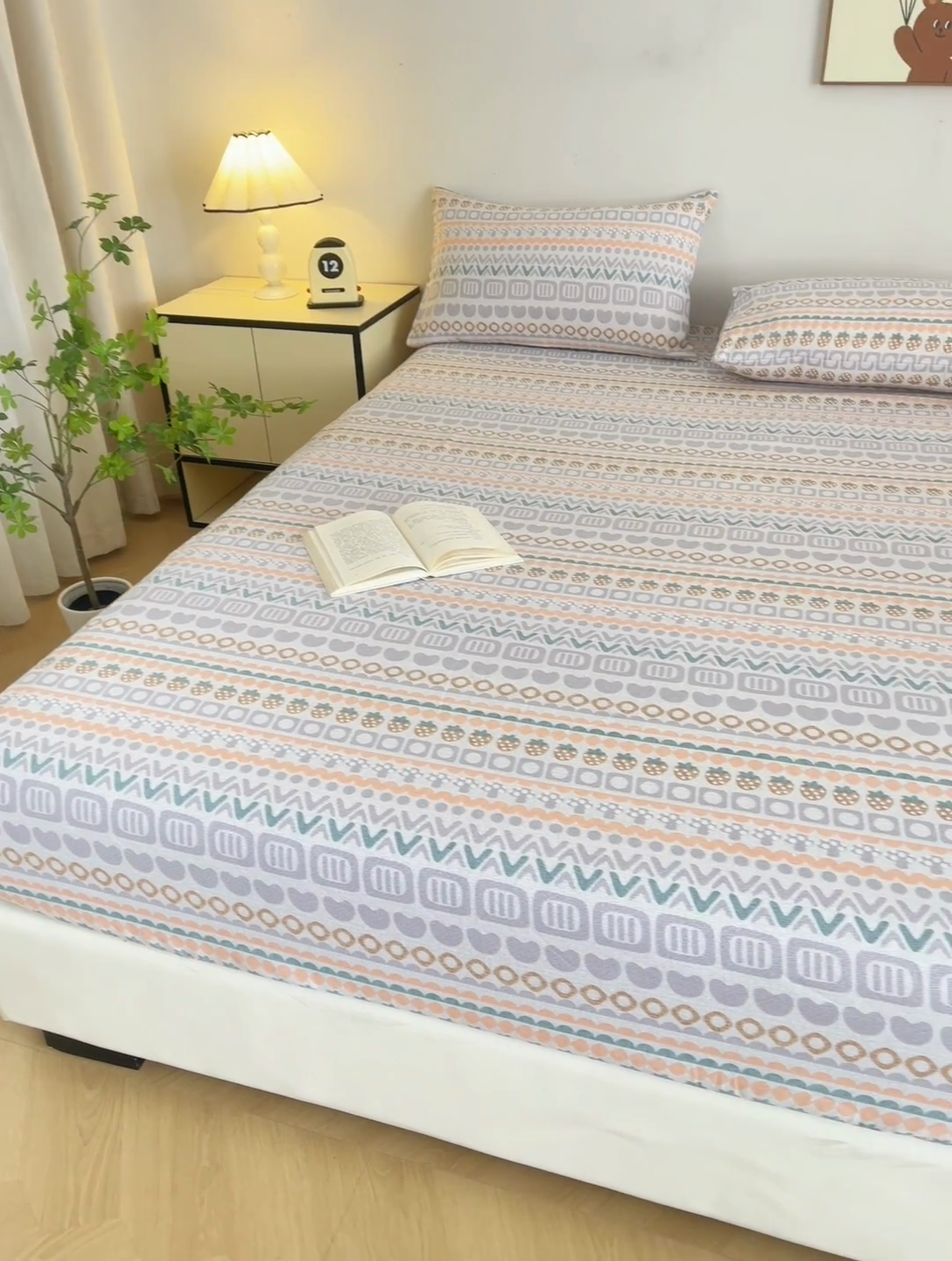 91家纺网 家纺一手货源 找家纺 首爱家纺 2025新款锦柔老粗布印花床笠 草莓情