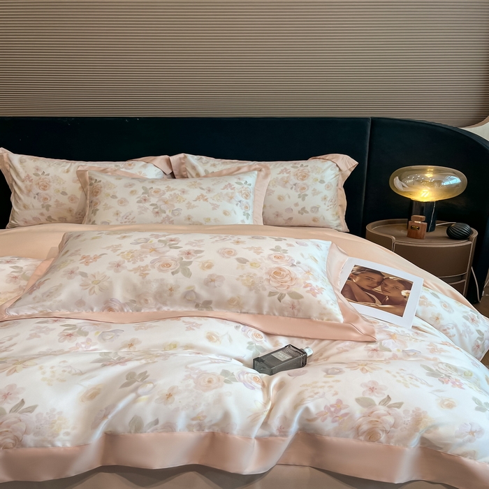 91家纺网 家纺一手货源 找家纺 2025春夏新款简奢款嵌绳莱赛尔数码印花四件套单夏被床笠床单款 念池-粉 