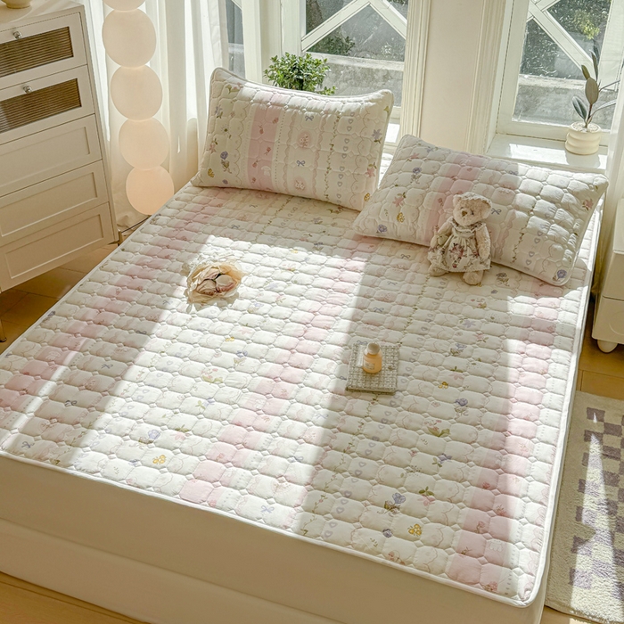 91家纺网 家纺一手货源 找家纺 鸣升家纺 2025新款全棉印花床垫 花朵兔兔