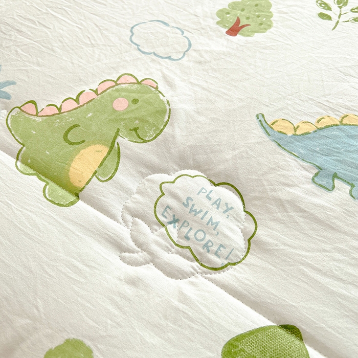 91家纺网 家纺一手货源 找家纺  2025新款A类新疆棉花夏凉被加宽包边水洗棉卡通印花吸湿透气棉花夏被空调被 凌香 恐龙