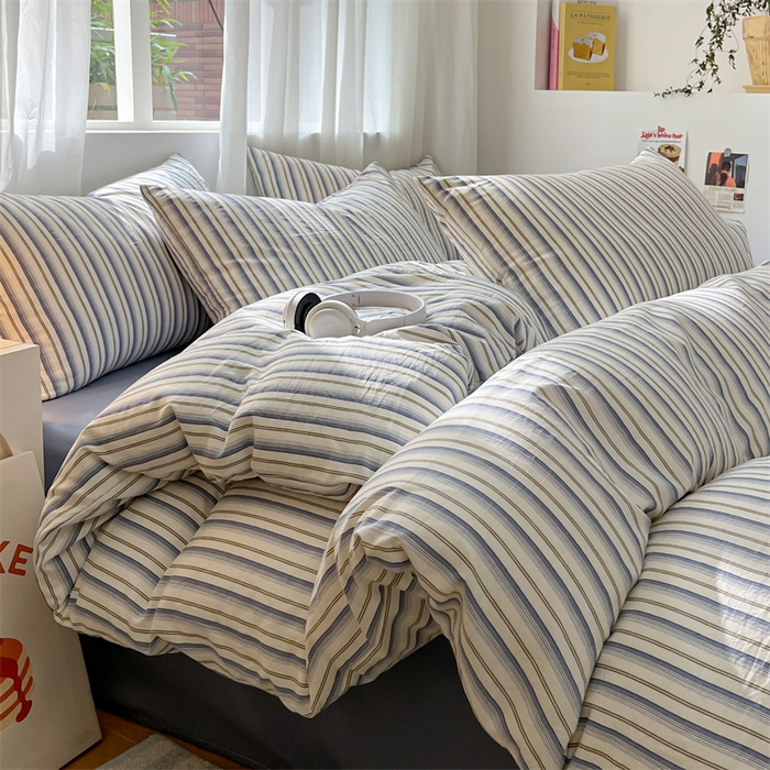 91家纺网 家纺一手货源 找家纺 盛秋家纺 2025新款亲肤格子水洗棉条纹格子四件套【简约风】灰苏条+蓝灰