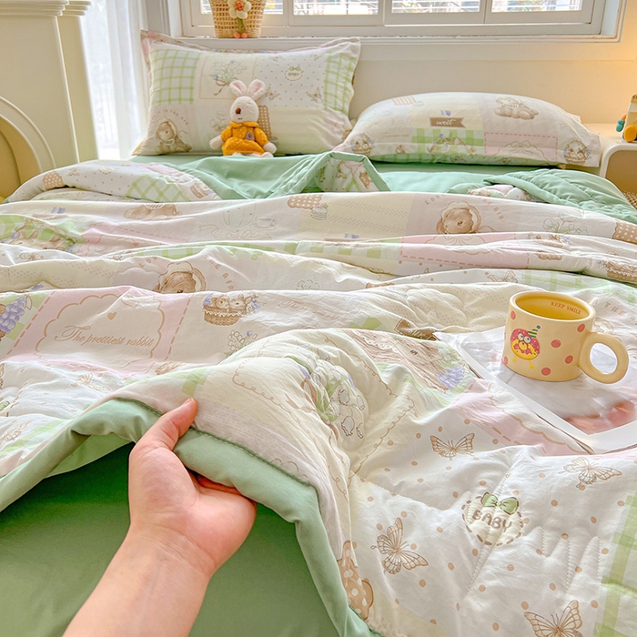 91家纺网 家纺一手货源 找家纺  2025新款A类新疆棉花夏凉被加宽包边水洗棉卡通印花吸湿透气棉花夏被空调被 凌香 宠物格