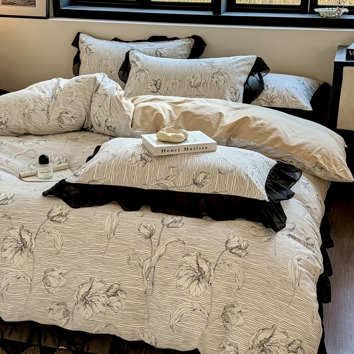 91家纺网 家纺一手货源 找家纺 宅家居 2025新款爆款轻法式赫本风复古印花13372纯棉四件套韩式黑色花边40支全棉三件套 夏荷