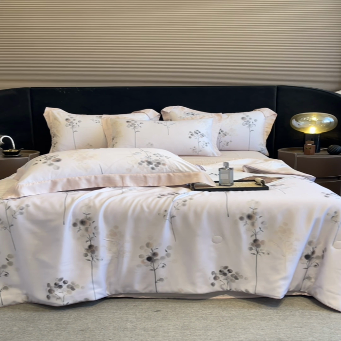 91家纺网 家纺一手货源 找家纺 2025春夏新款简奢款嵌绳莱赛尔数码印花夏被四件套单夏被床笠床单款 浮光落影