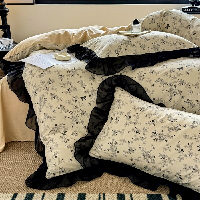 91家纺网 家纺一手货源 找家纺 宅家居 2025新款爆款轻法式赫本风复古印花13372纯棉四件套韩式黑色花边40支全棉三件套 蝴蝶结