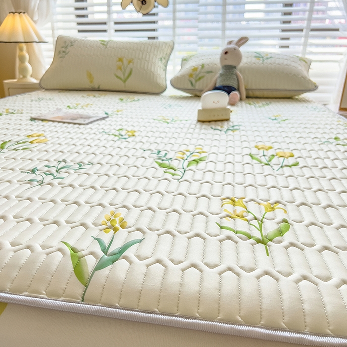 91家纺网 家纺一手货源 找家纺 世纪绒品 2026新款印花卡通床笠款乳胶凉席 郁金香